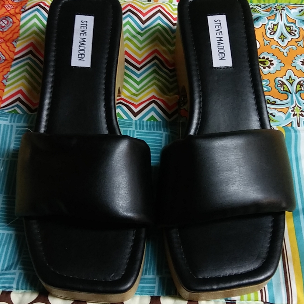 Brand New Womens Steve Madden Slip ons Size 9